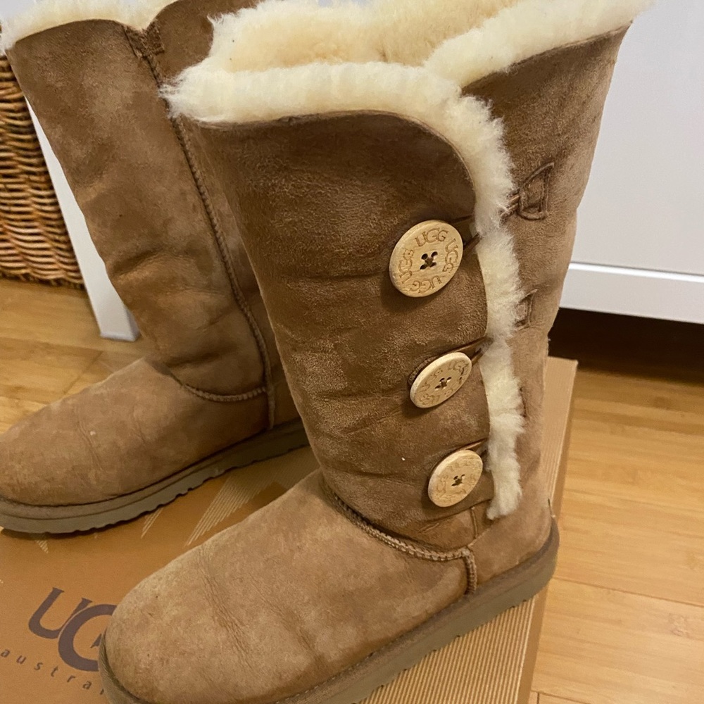 UGG size 7 boots. Good condition